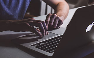 爱游戏官方论坛-T1新人选手表现抢眼，t1新人中单